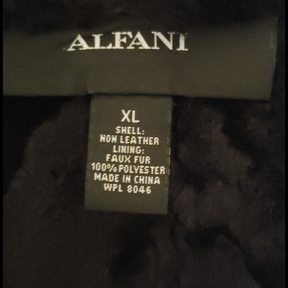 Non Leather Faux fur vest - Picture 10 of 13